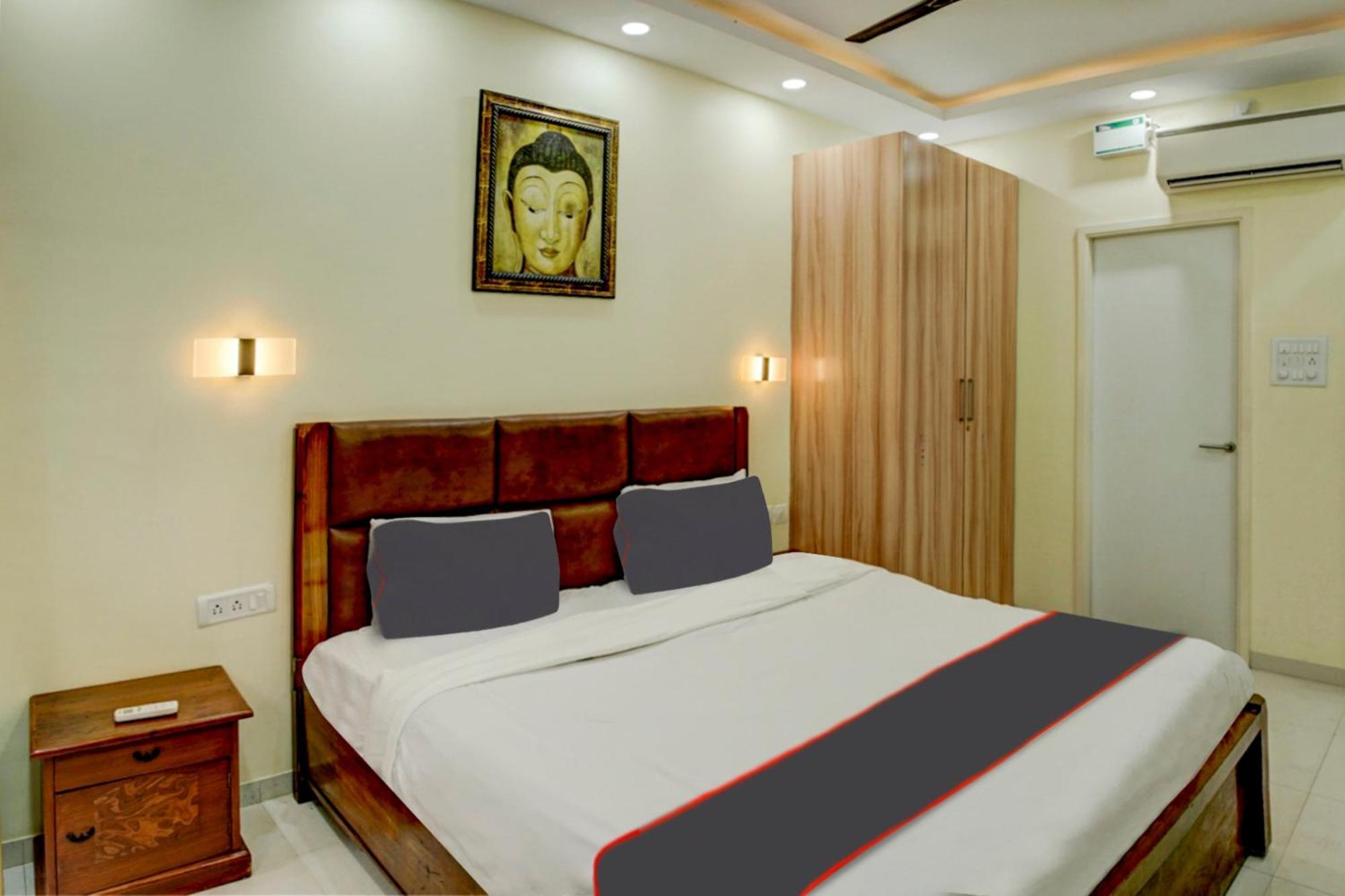 Flagship Santoshi Holiday Hotel 3*