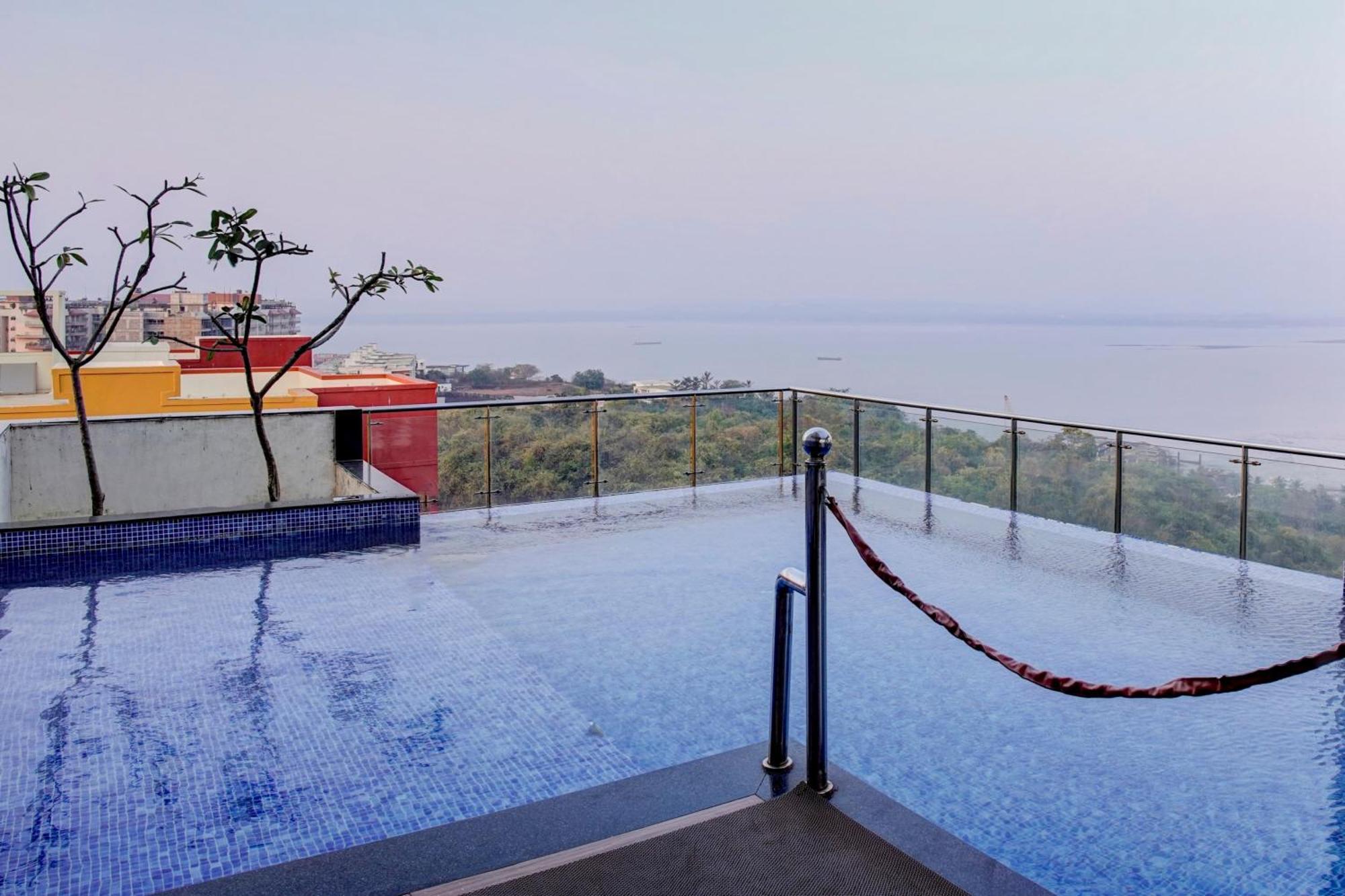 Flagship Santoshi Holiday Hotel 3*